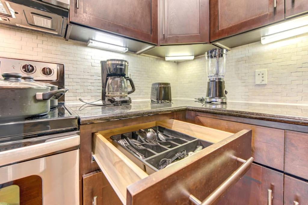 Resort-Style Pool, Gym/Garage, 1Br, Medical Center Houston Exteriör bild