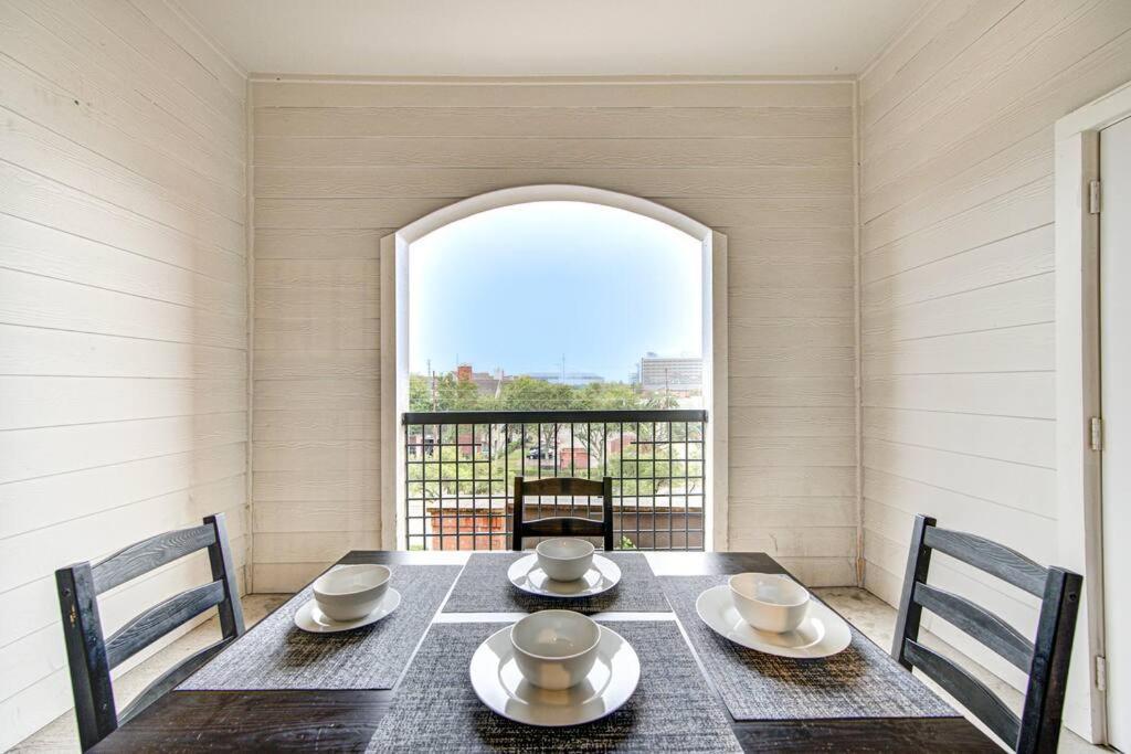 Resort-Style Pool, Gym/Garage, 1Br, Medical Center Houston Exteriör bild